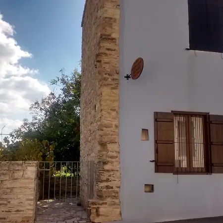 Gospodarstwo wiejskie Garden Kamara House *