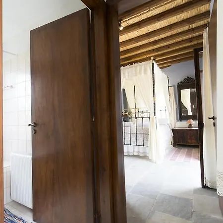 Gospodarstwo wiejskie Garden Kamara House *