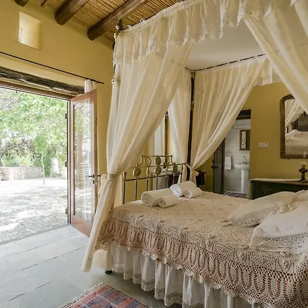 Gospodarstwo wiejskie Garden Kamara House *